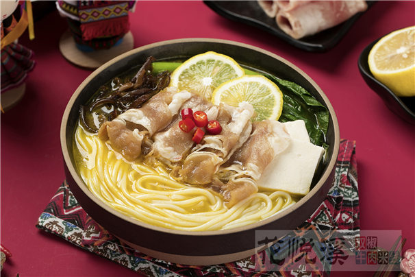 花悅溪牛肉米線加盟店 第二代面與粉的完美結(jié)合四